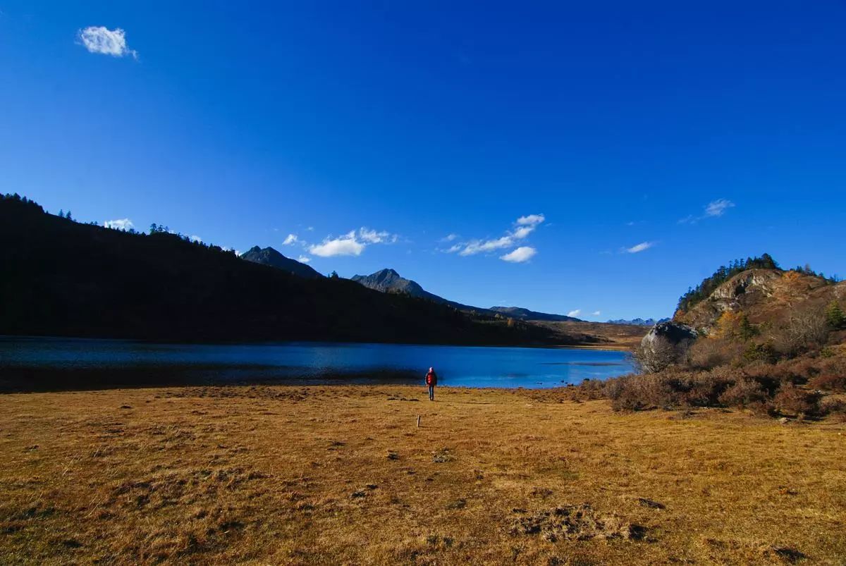 哈巴雪山觀景臺 七彩瀑布 卡斯地獄谷 五色湖.